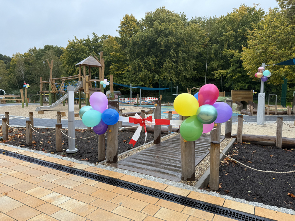 Bild  Endlich ist er wieder da – unser Spielplatz!